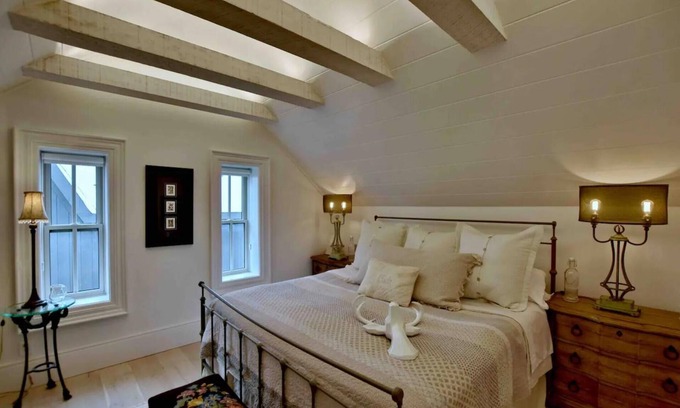 Creemore Bed & Breakfast | The Nest - King Bedroom with Ensuite Bath in Charming Creemore B&B