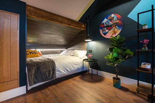 North Shore Apartment | The Nest - Luxury 16 person Apt w jacuzzi & parking