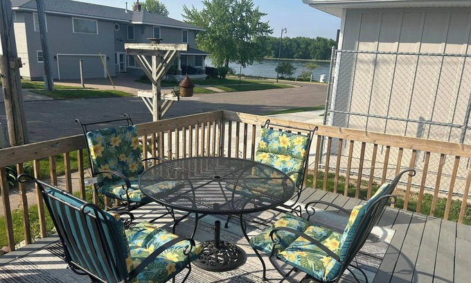 Wabasha House | The Nest on Main, a cozy retreat in the heart of town