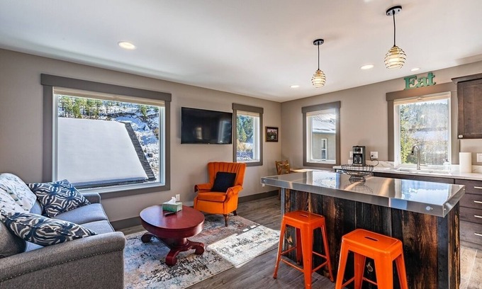 Helena House | The Nest on Main - Walking distance to downtown Helena!