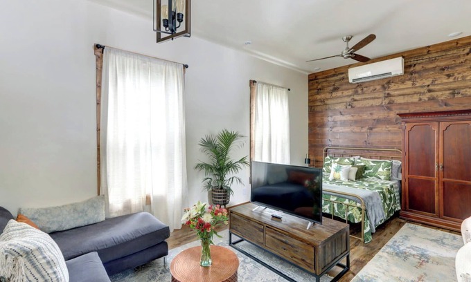 Eastside Apartment | The Nest on Park, Modern | Easy Walk to Forsyth