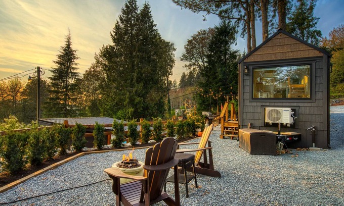 Sumas Prairie Cottage | The Nest TINY HOME beautiful views private retreat