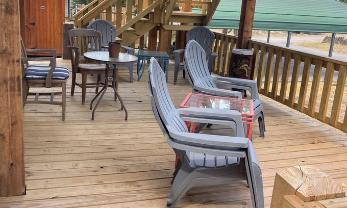 Glen Rose Apartment | The Nestle Inn, walk to Historic Downtown Square. Centrally located.