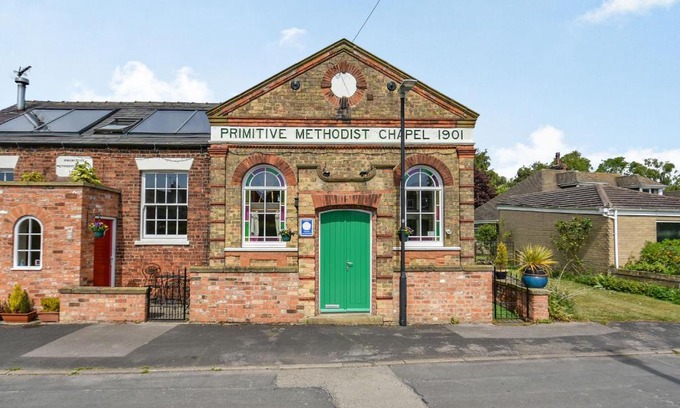 Great Hatfield House | The New Chapel
