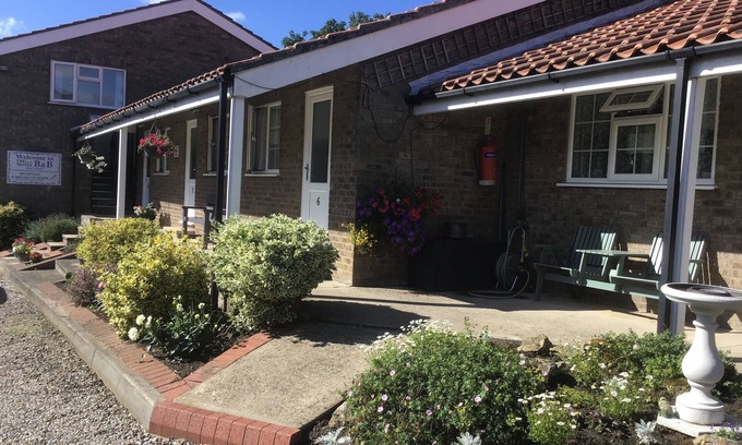 Huby House | The New Inn Motel