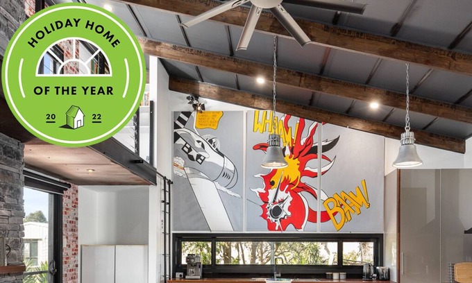 Yahl House | THE NEW YORKER - in a rual setting. Finalist 2022 Stayz Holiday Home Awards