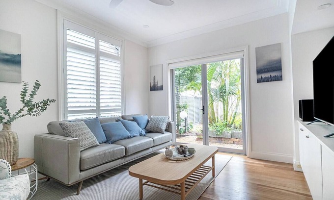 Newtown House | The Newtowner - Stylish Home in the heart of Newtown!