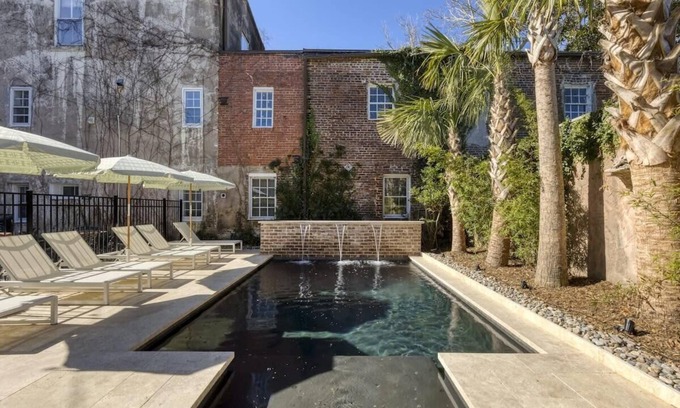 Harleston Village Bed & Breakfast | The Nicholas Veranda King Suite - Walk to King