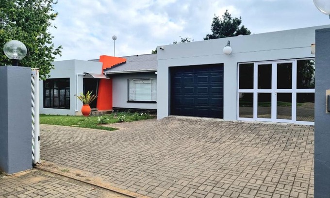 Newcastle House | The Noble Dew Guest House