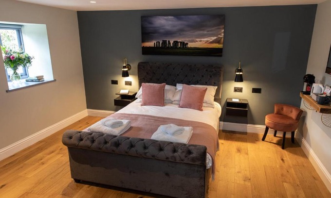 Wincanton Hotel | The Nog Inn