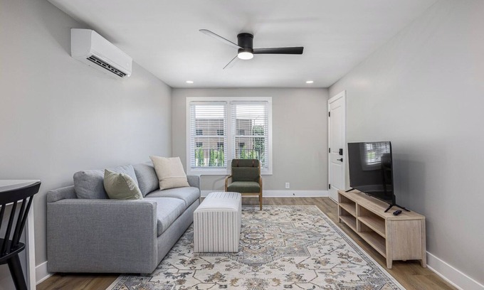 Hillsboro West End Apartment | The Nomad 8BR Buyout | 32 Guests in Hillsboro