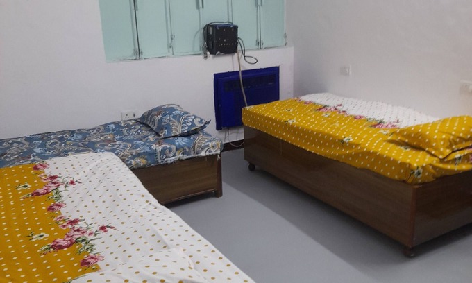 Gomti Nagar House | The Nomad Cave ,Cozy Stay for Backpacker & Digital Nomad,Startup House Co-Livin.
