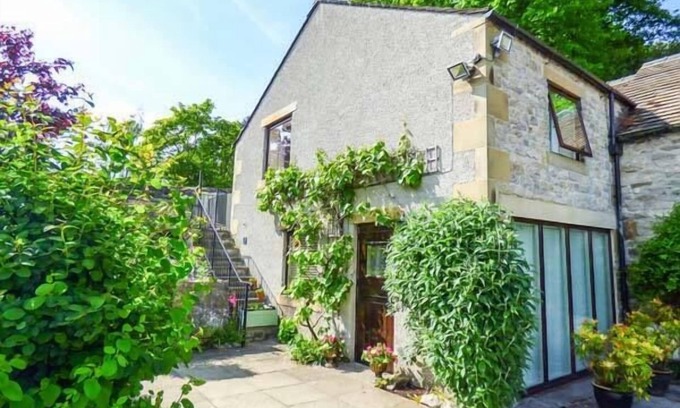 Great Longstone Cottage | THE NOOK AT TIMBERS, family friendly in Great Longstone