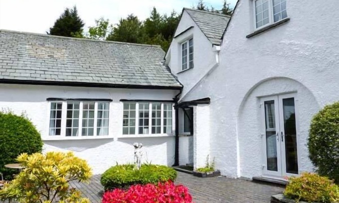 Bowness-on-Windermere Cottage | THE NOOK, family friendly, with open fire in Bowness-On-Windermere