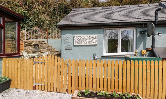 Clydey Cottage | THE NOOK, pet friendly, with a garden in Cenarth