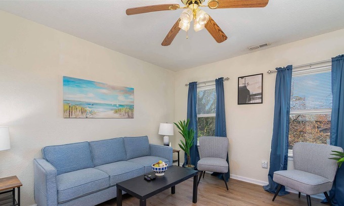 Buckroe Beach Apartment | The North Hampton Suite B