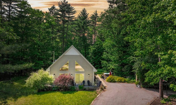 Center Conway House | The North Nook | Hot Tub, Walk to the Saco River