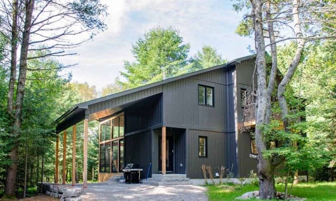Kawartha Lakes House | The Nottage-4BR, AC, Pet-friendly, Unlimited Wifi!