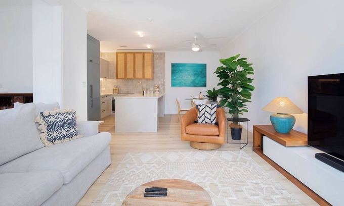 Newcastle Apartment | The Novocastrian Classic Charm by Newcastle Beach