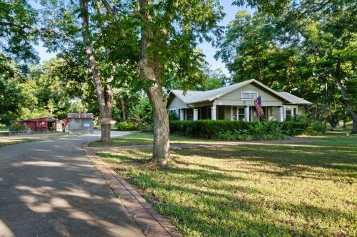 Prairie Lea House | The Nut House