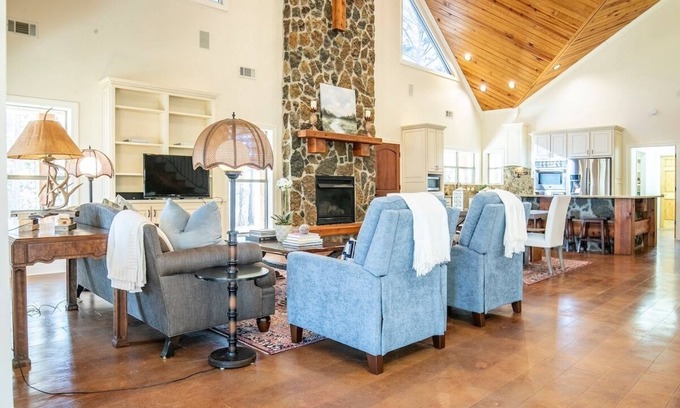Lafayette County House | The O Stone, Discounted rate for LSU game day!