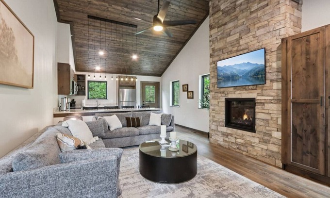 Lake Delton Cabin | The Oak at Treetop Villas