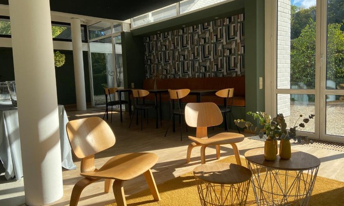 Wavre House | The Oak
