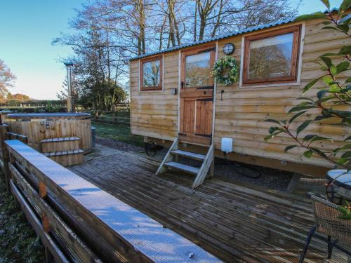 Whitchurch House | The Oak Hut