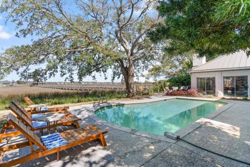 East Beach House | The Oak on the River - 2311 Ocean Rd