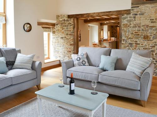 Worlington House | The Oak Stall - Uk11023