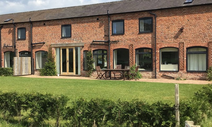 Loppington Cottage | THE OAKS, family friendly, luxury holiday cottage in Cockshutt