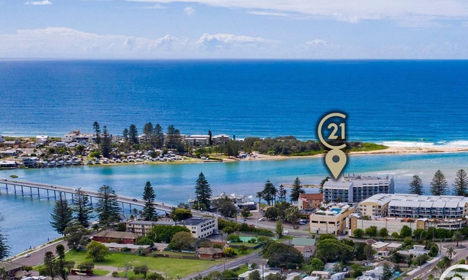 The Entrance Apartment | The Oaks Waterfront Resort, Unit 421