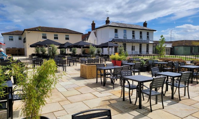 Twigworth Hotel | The Oakwood Hotel