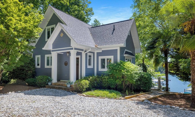 Seneca House | The Oar House on Lake Keowee
