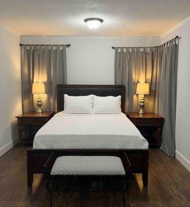 Murray Hill House | ☆The Oasis in Murray Hill☆ -sleeps 8- WiFi- Cozy