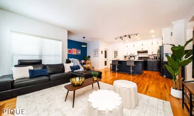 Griesbach House | The Obsolete Suite - King Bed - Fireplace - Pet Friendlyn
