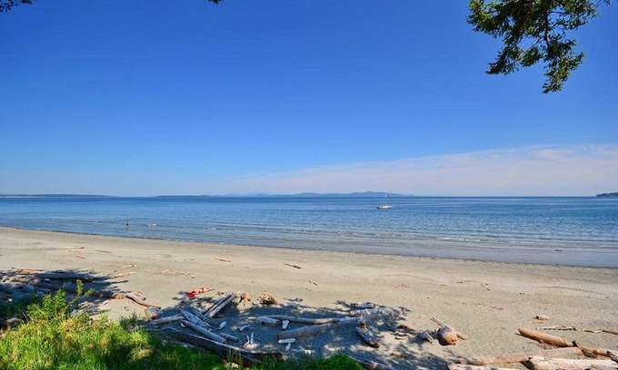 Cordova Bay House | The Ocean Muse - 2 Bedroom Elegant Ocean View Suite