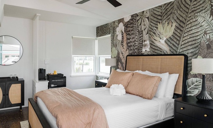 Vilano Beach Hotel | The Ocean Queen Studio -5 min walk to beach!