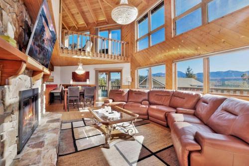 Whispering Forest House | The Octagon Big Bear~ Hot Tub~ Pool Table~Views