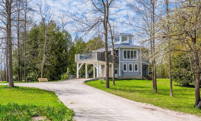 Georgian Bluffs House | The Octagonn