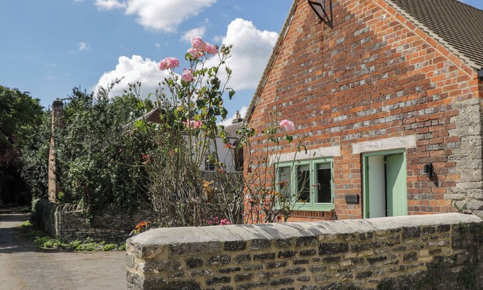 South Leigh Cottage | THE OFFICE, pet friendly in Eynsham