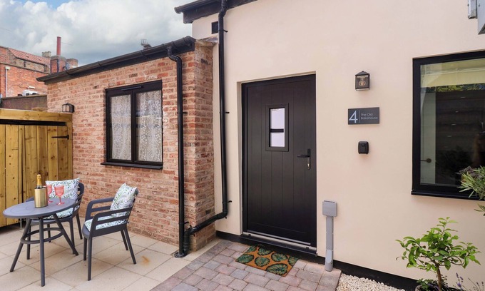 Beverley Cottage | THE OLD BAKEHOUSE, luxury holiday cottage, with a garden in Beverley