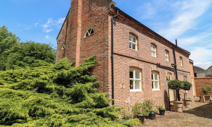 Glentham House | THE OLD BARN, pet friendly, character holiday cottage in Glentham