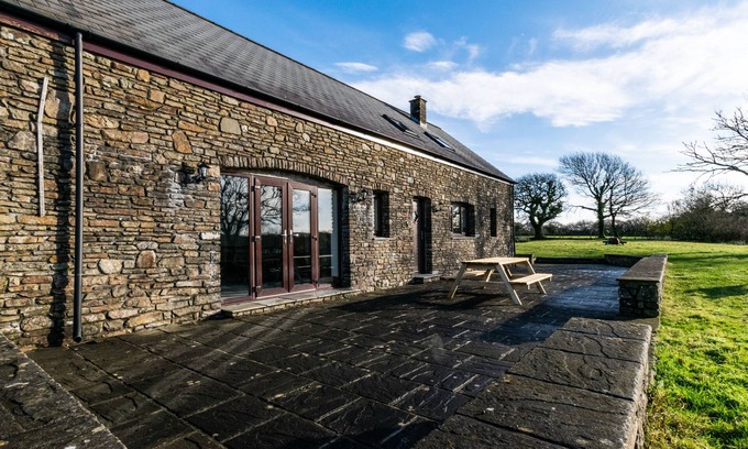 Llanrhidian House | The Old Barn - Three Bedroom House, Sleeps 6