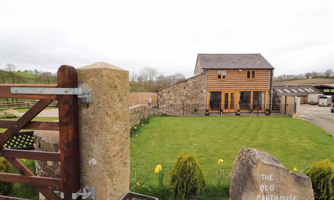 Oswestry Cottage | THE OLD CART HOUSE, family friendly, with a garden in Trefonen