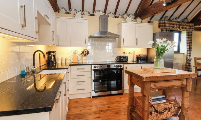 Nantwich Cottage | THE OLD CARTHOUSE, pet friendly, character holiday cottage in Bunbury
