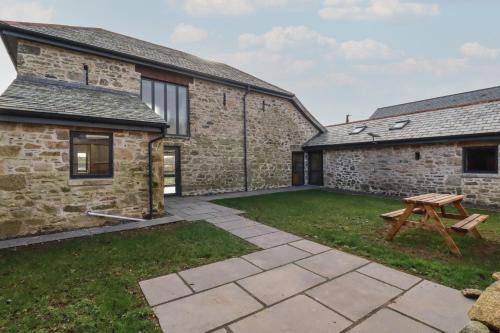 Fivelanes House | The Old Cattle Barn
