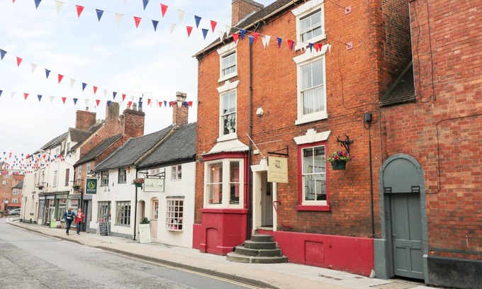 Ashbourne Cottage | THE OLD CLOCK MAKERS, with a garden in Ashbourne