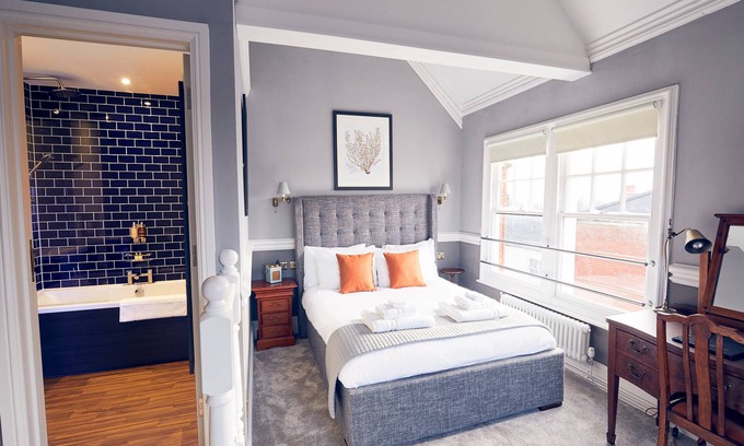 Warwick Town Centre Hotel | The Old Coffee Tavern