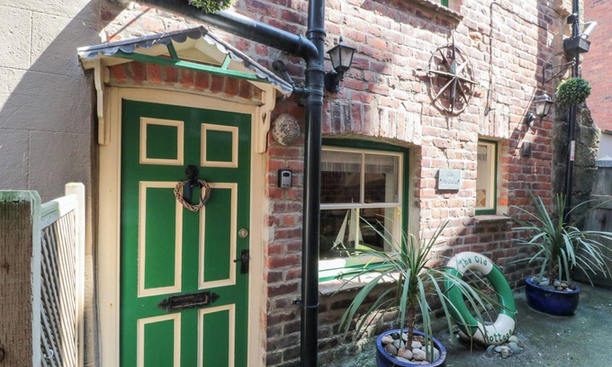 Staithes Cottage | THE OLD COTTAGE, pet friendly, character holiday cottage in Staithes